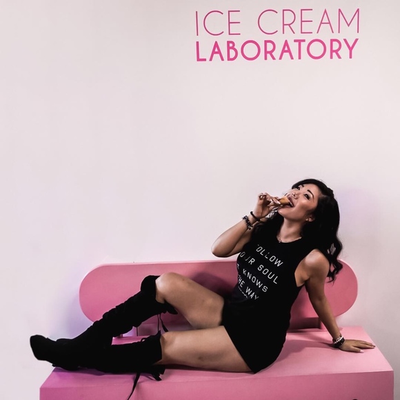 Welcome to my magical closet + boutique! ๐๐ฅ๐ - Picture 3 of 5